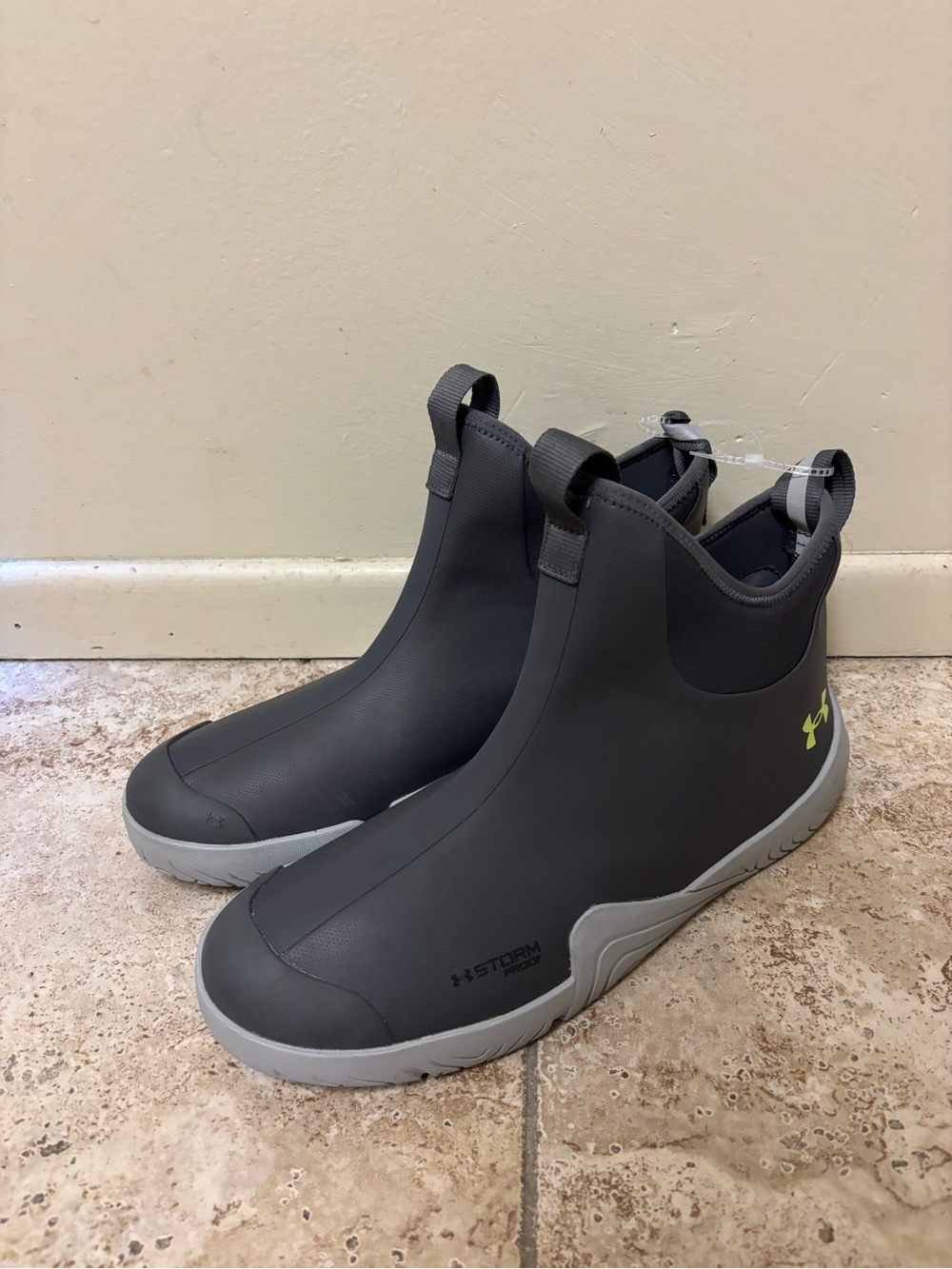 Under Armour Men 10.5 Shoreman Storm/Waterproof Deck Boots 3026906-101 Dark Gray